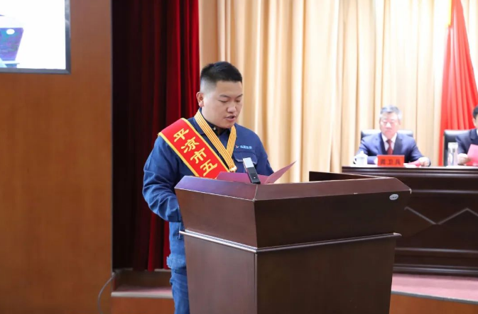 喜報(bào)！市產(chǎn)投集團(tuán)員工楊李榮獲2022年平?jīng)鍪形逡粍趧?dòng)獎(jiǎng)?wù)?圖2)